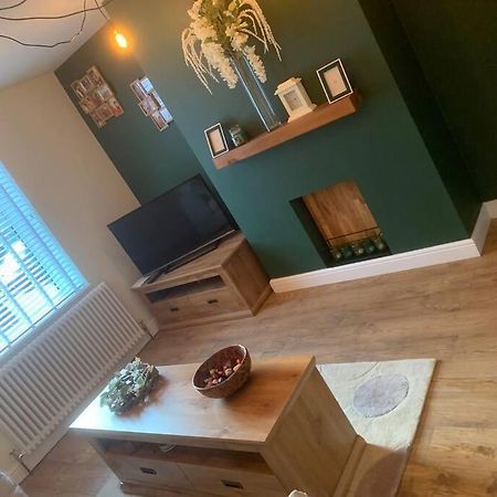 Quaint 1 Bedroom Cottage In Pudsey, Leeds Exteriör bild