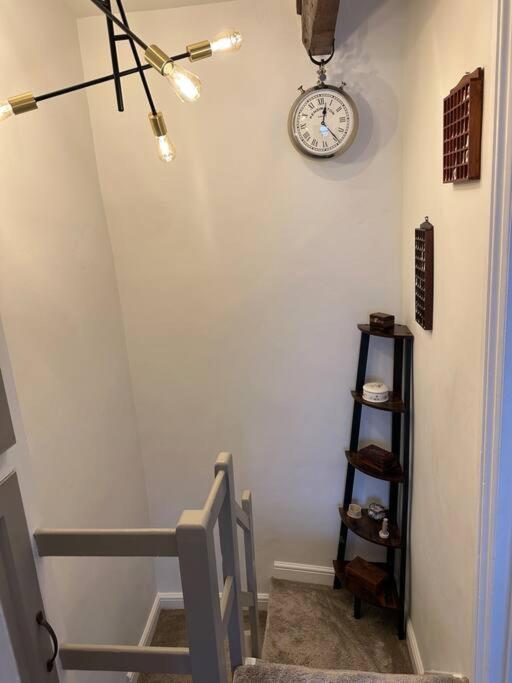 Quaint 1 Bedroom Cottage In Pudsey, Leeds Exteriör bild