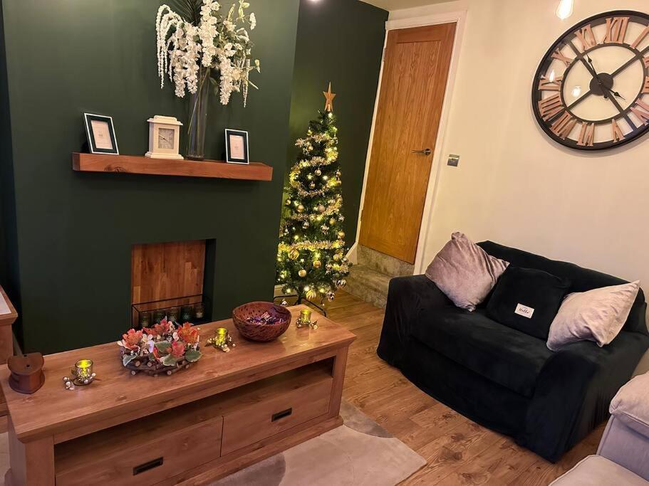 Quaint 1 Bedroom Cottage In Pudsey, Leeds Exteriör bild