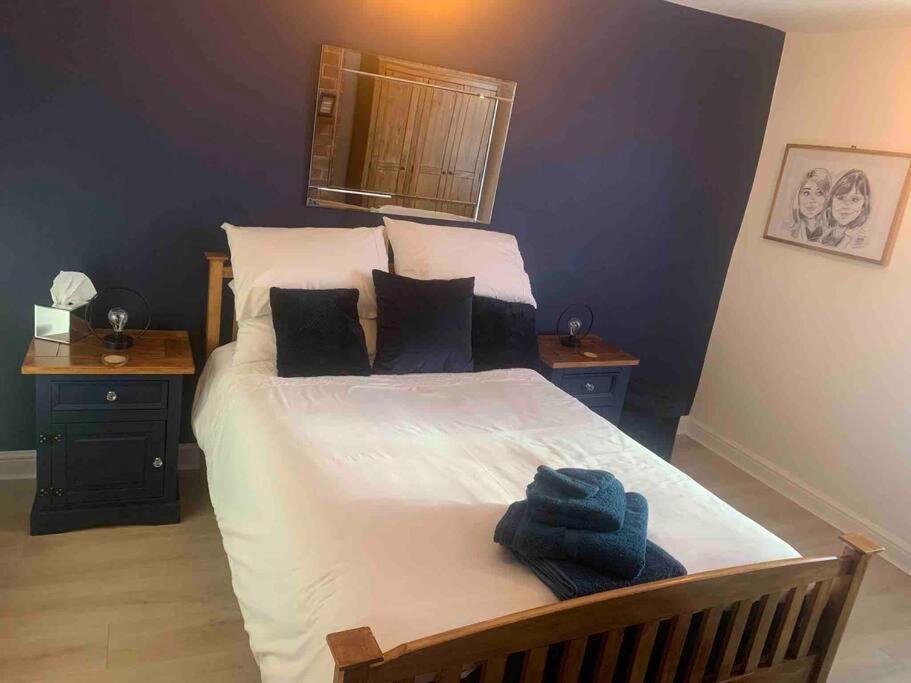 Quaint 1 Bedroom Cottage In Pudsey, Leeds Exteriör bild
