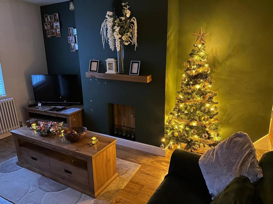 Quaint 1 Bedroom Cottage In Pudsey, Leeds Exteriör bild