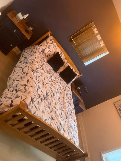 Quaint 1 Bedroom Cottage In Pudsey, Leeds Exteriör bild
