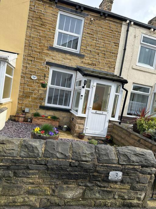 Quaint 1 Bedroom Cottage In Pudsey, Leeds Exteriör bild